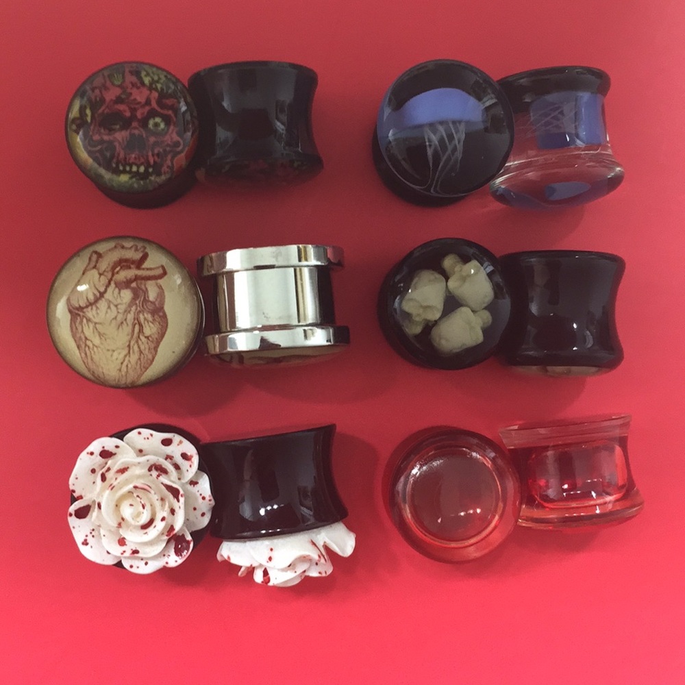 HUGE.!!!!!! 1/2” variety ear gauges bundle